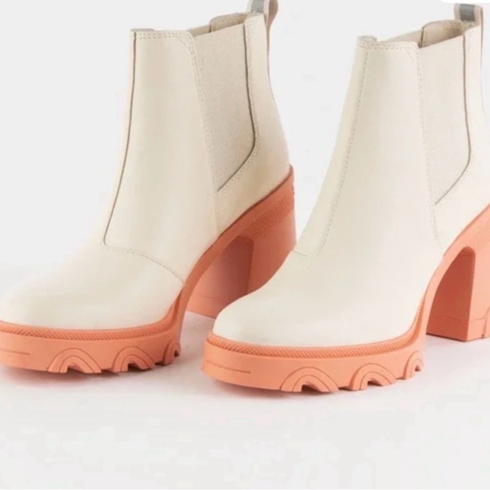 Sorel Cream and Peach Chunky Heel Chelsea Boots